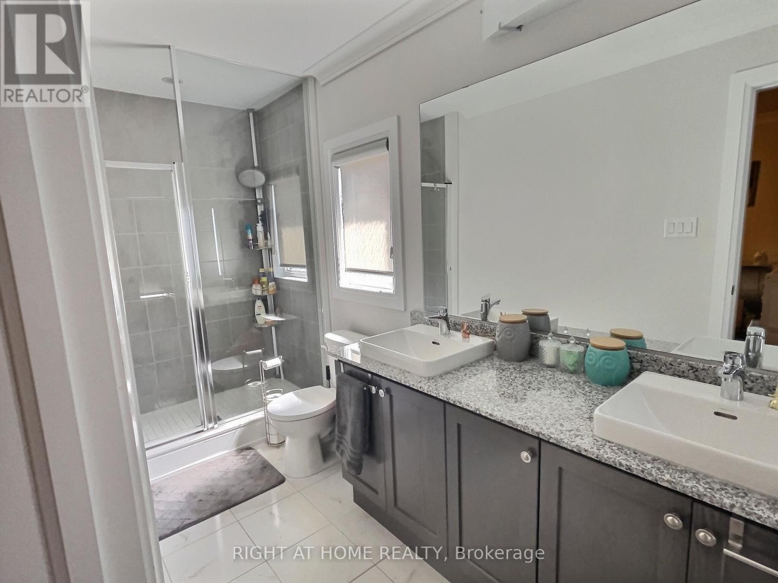 












596 MERMAID CRESCENT

,
Mississauga (Lakeview),




Ontario
L5G0B3

