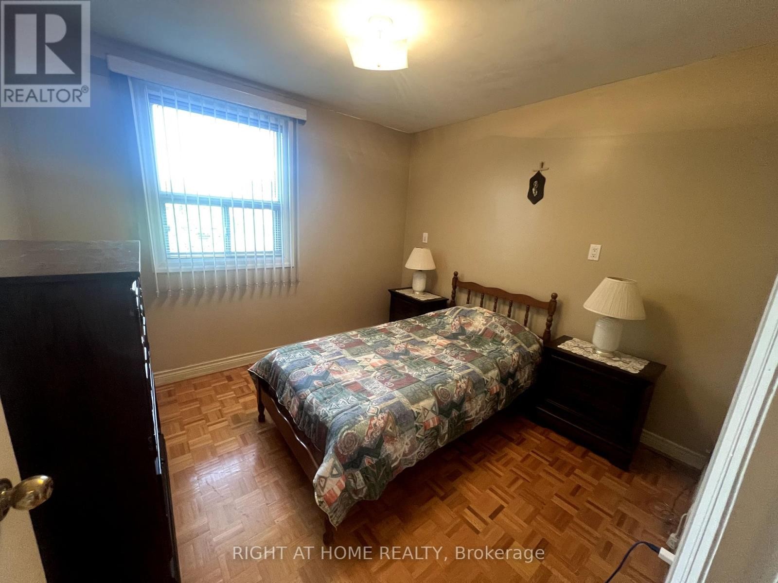 












195 ROSETHORN AVENUE

,
Toronto (Keelesdale-Eglinton West),




Ontario
M6N3L3

