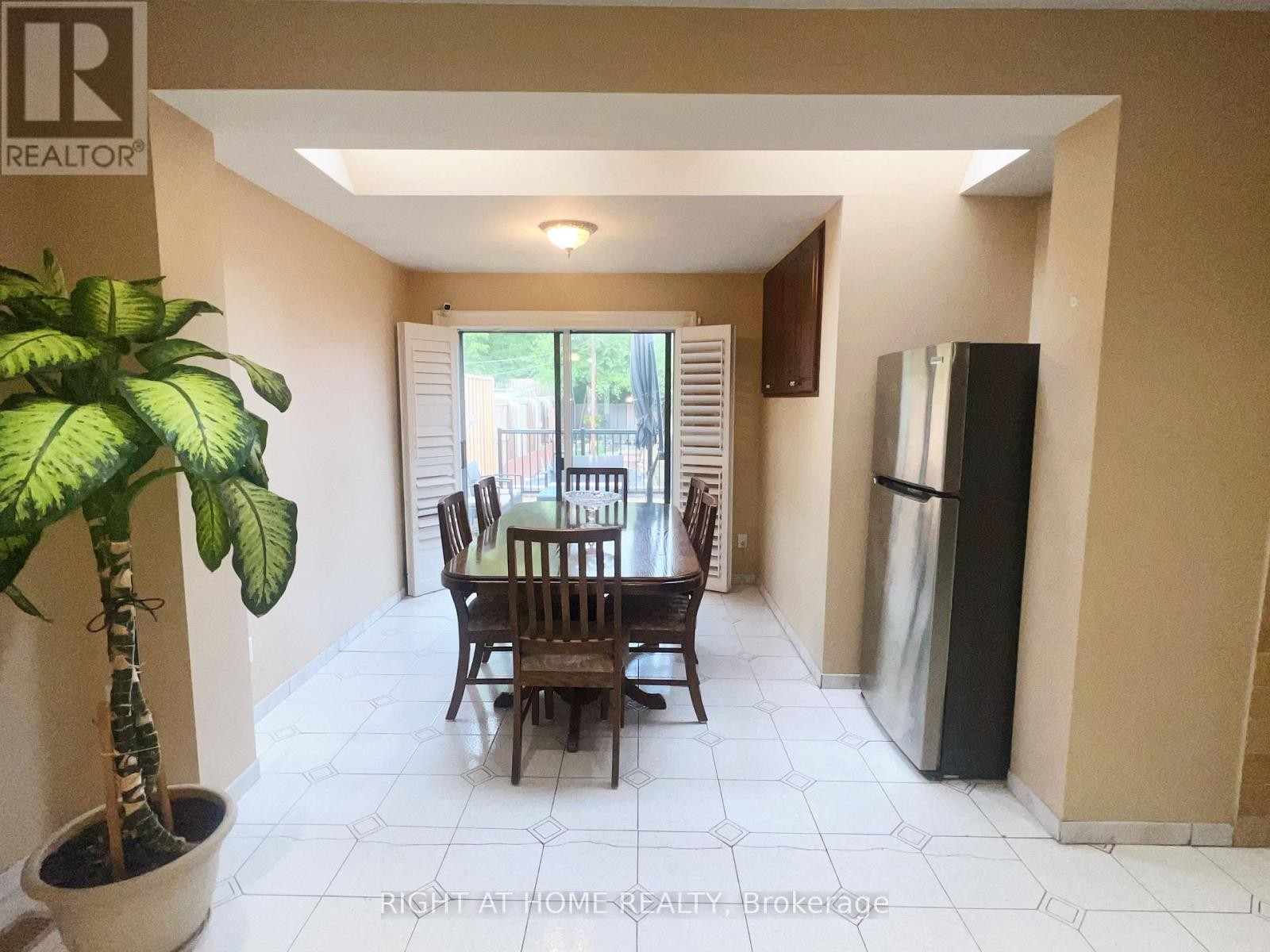 












195 ROSETHORN AVENUE

,
Toronto (Keelesdale-Eglinton West),




Ontario
M6N3L3

