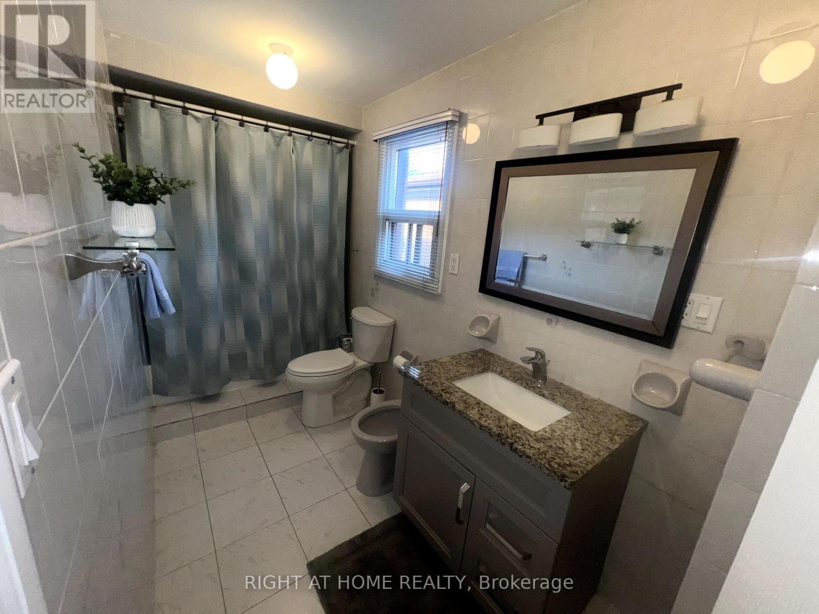 












195 ROSETHORN AVENUE

,
Toronto (Keelesdale-Eglinton West),




Ontario
M6N3L3

