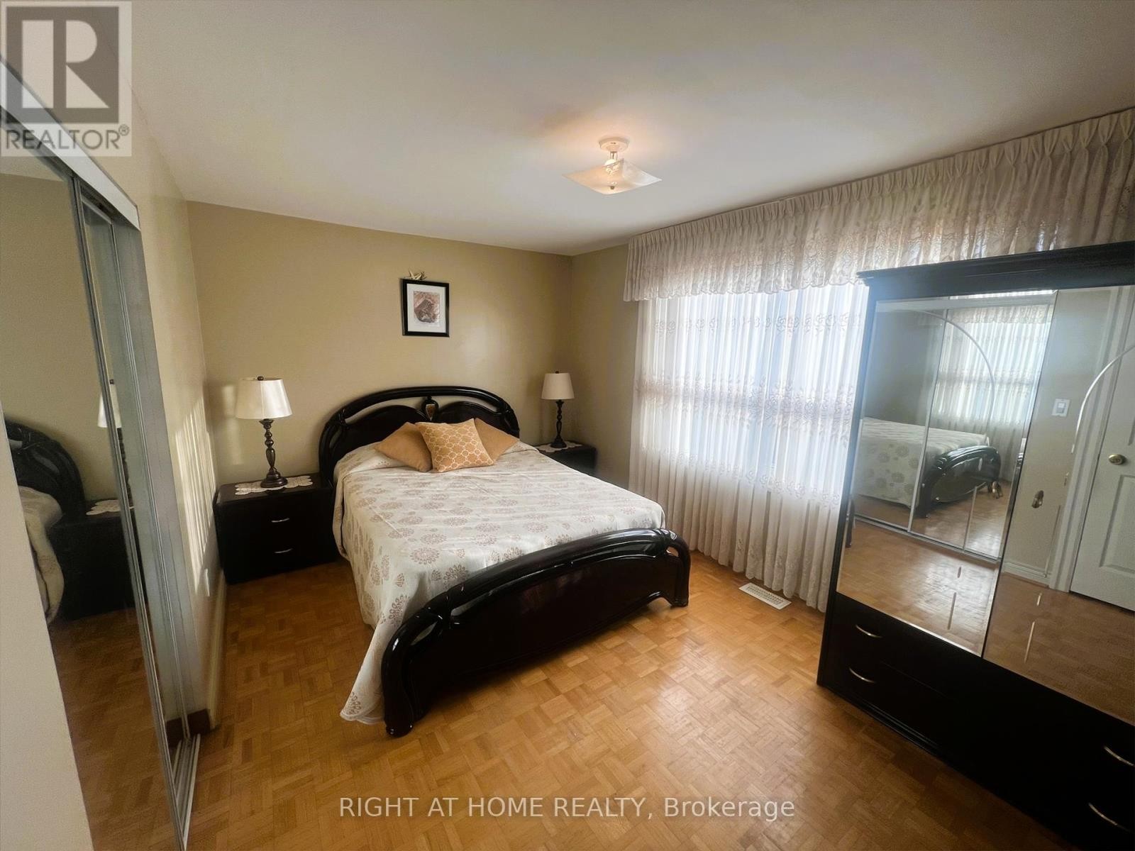 












195 ROSETHORN AVENUE

,
Toronto (Keelesdale-Eglinton West),




Ontario
M6N3L3

