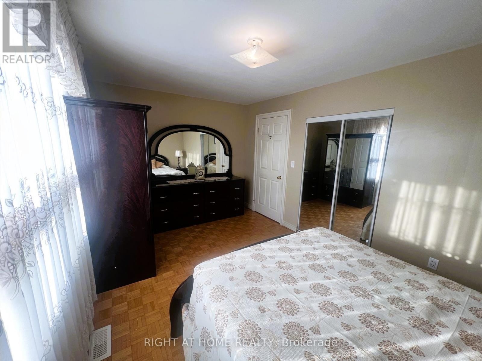 












195 ROSETHORN AVENUE

,
Toronto (Keelesdale-Eglinton West),




Ontario
M6N3L3

