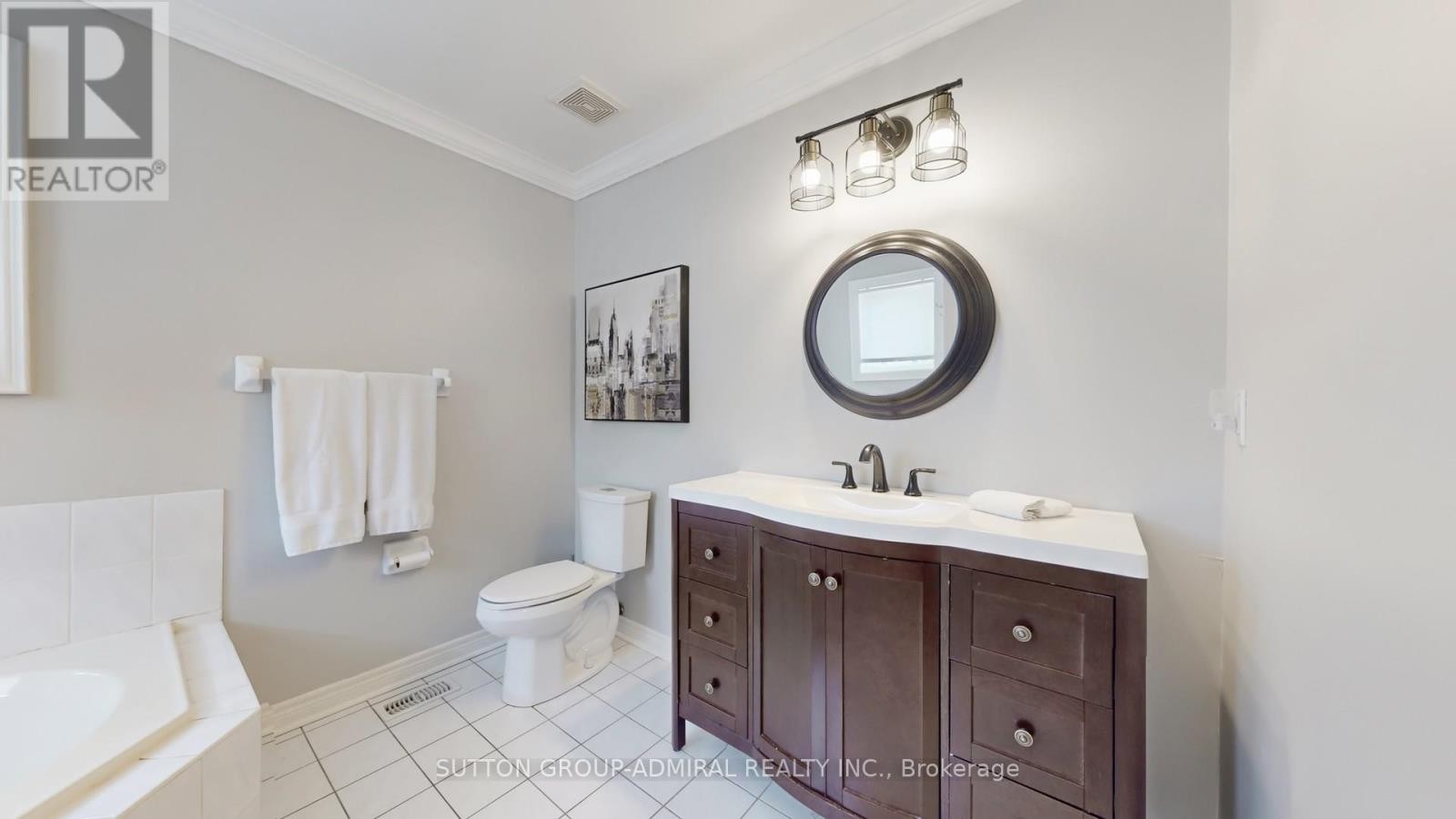 












8 EWART STREET

,
Caledon (Bolton North),




Ontario
L7E2S9

