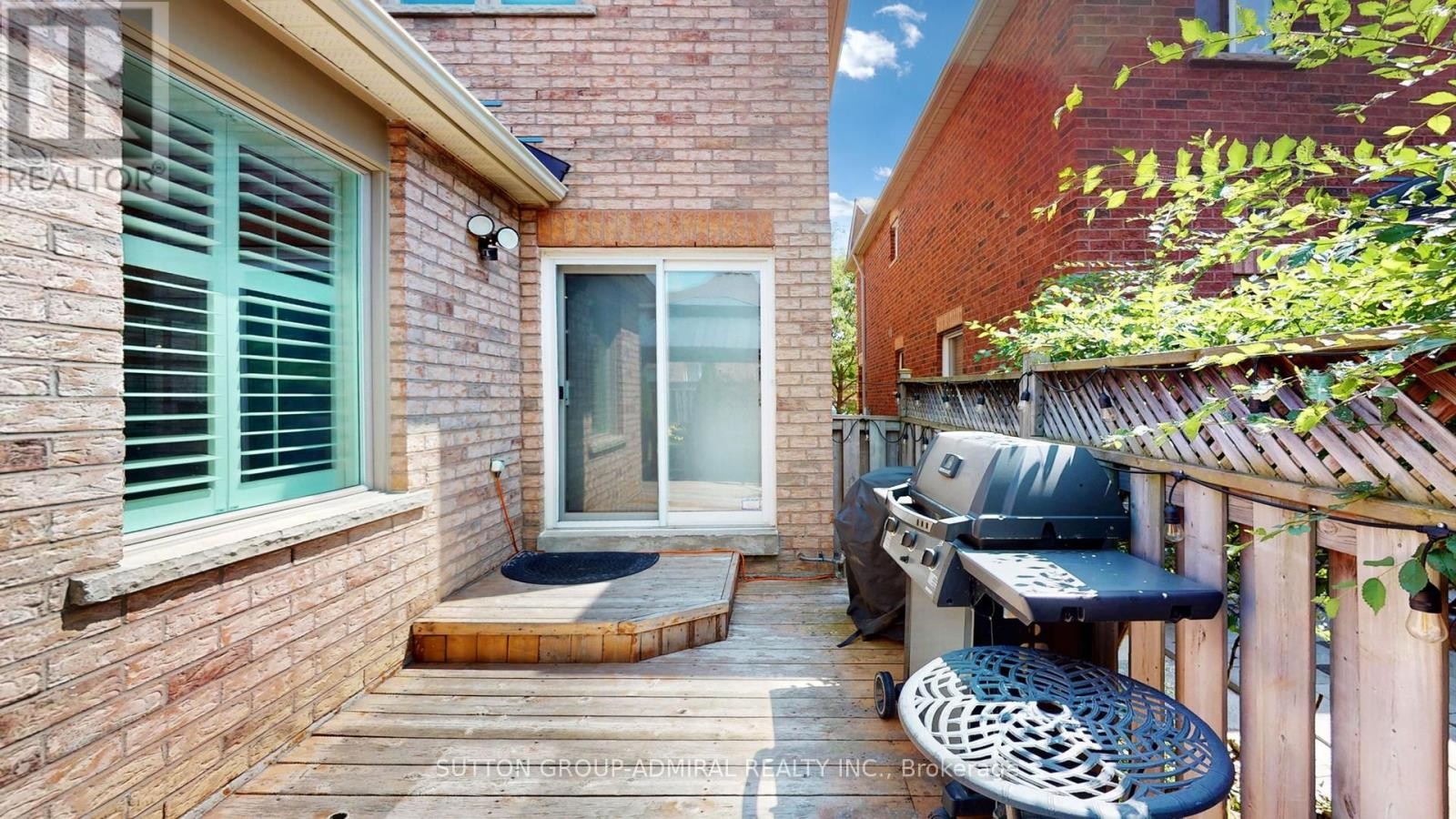












8 EWART STREET

,
Caledon (Bolton North),




Ontario
L7E2S9

