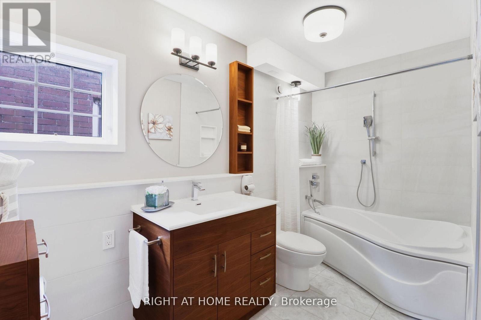 












152 WRIGHT AVENUE

,
Toronto (Roncesvalles),




Ontario
M6R1L2

