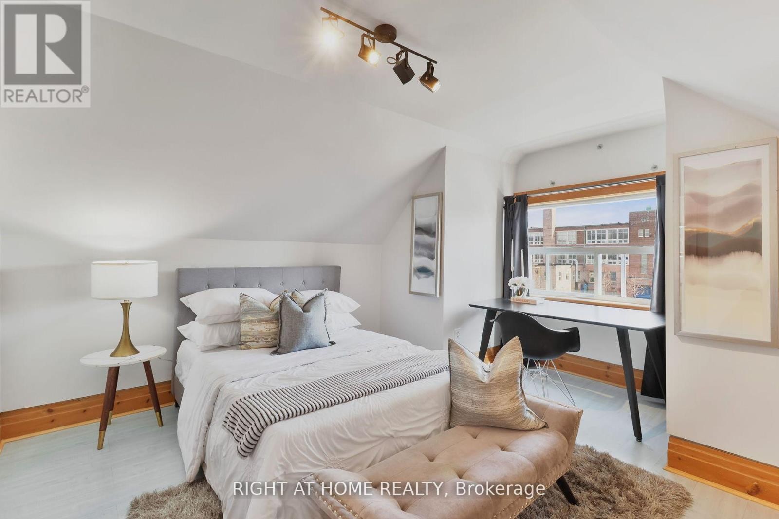












152 WRIGHT AVENUE

,
Toronto (Roncesvalles),




Ontario
M6R1L2


