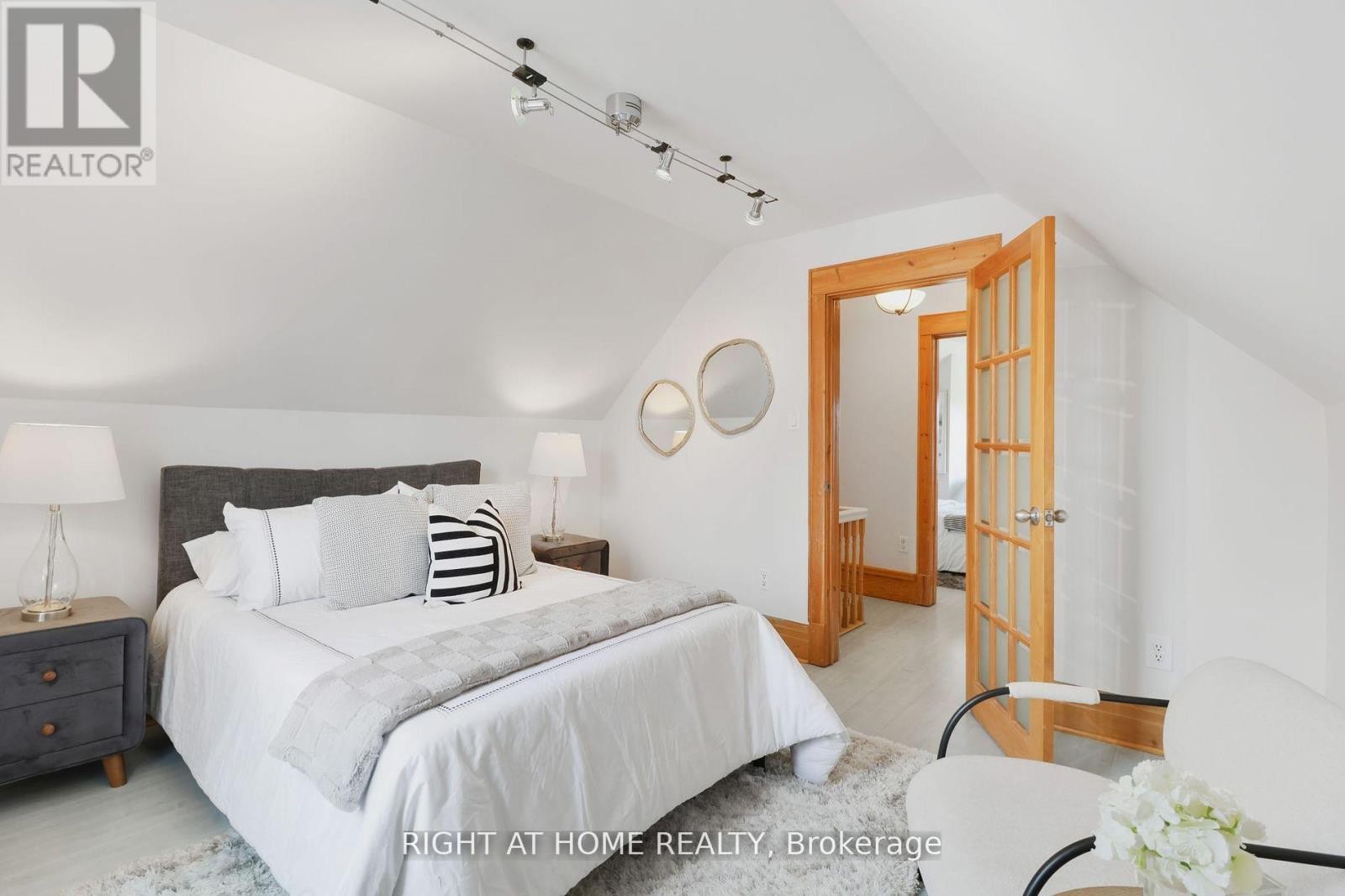 












152 WRIGHT AVENUE

,
Toronto (Roncesvalles),




Ontario
M6R1L2

