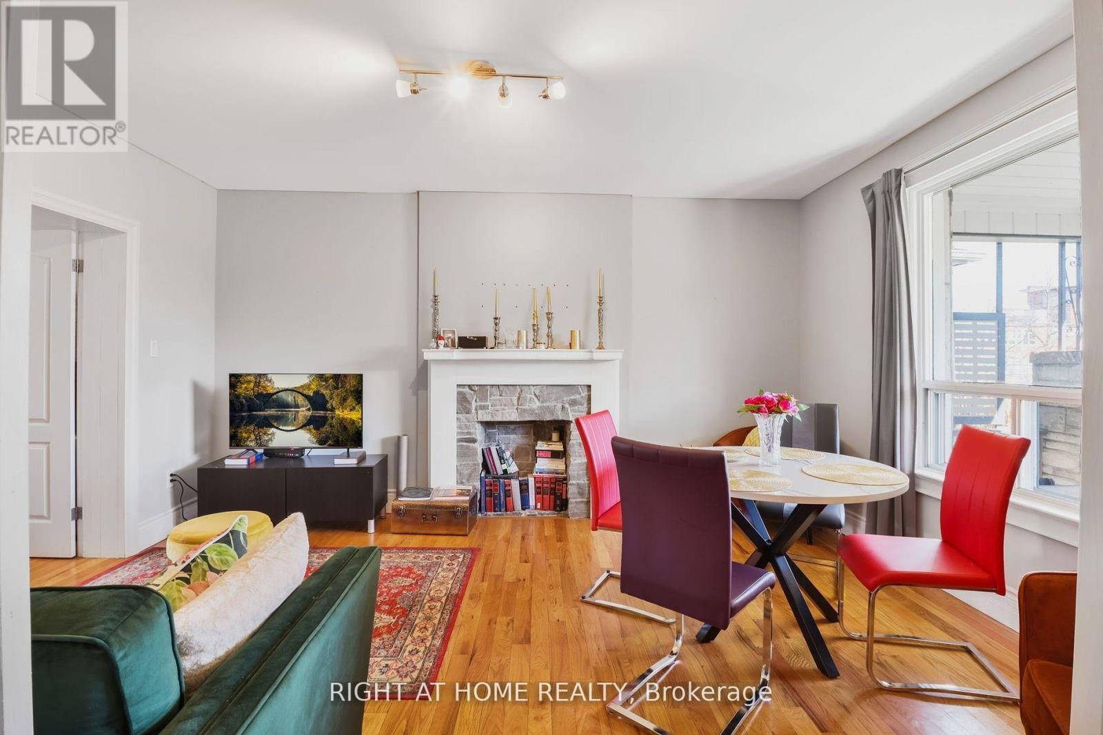 












152 WRIGHT AVENUE

,
Toronto (Roncesvalles),




Ontario
M6R1L2

