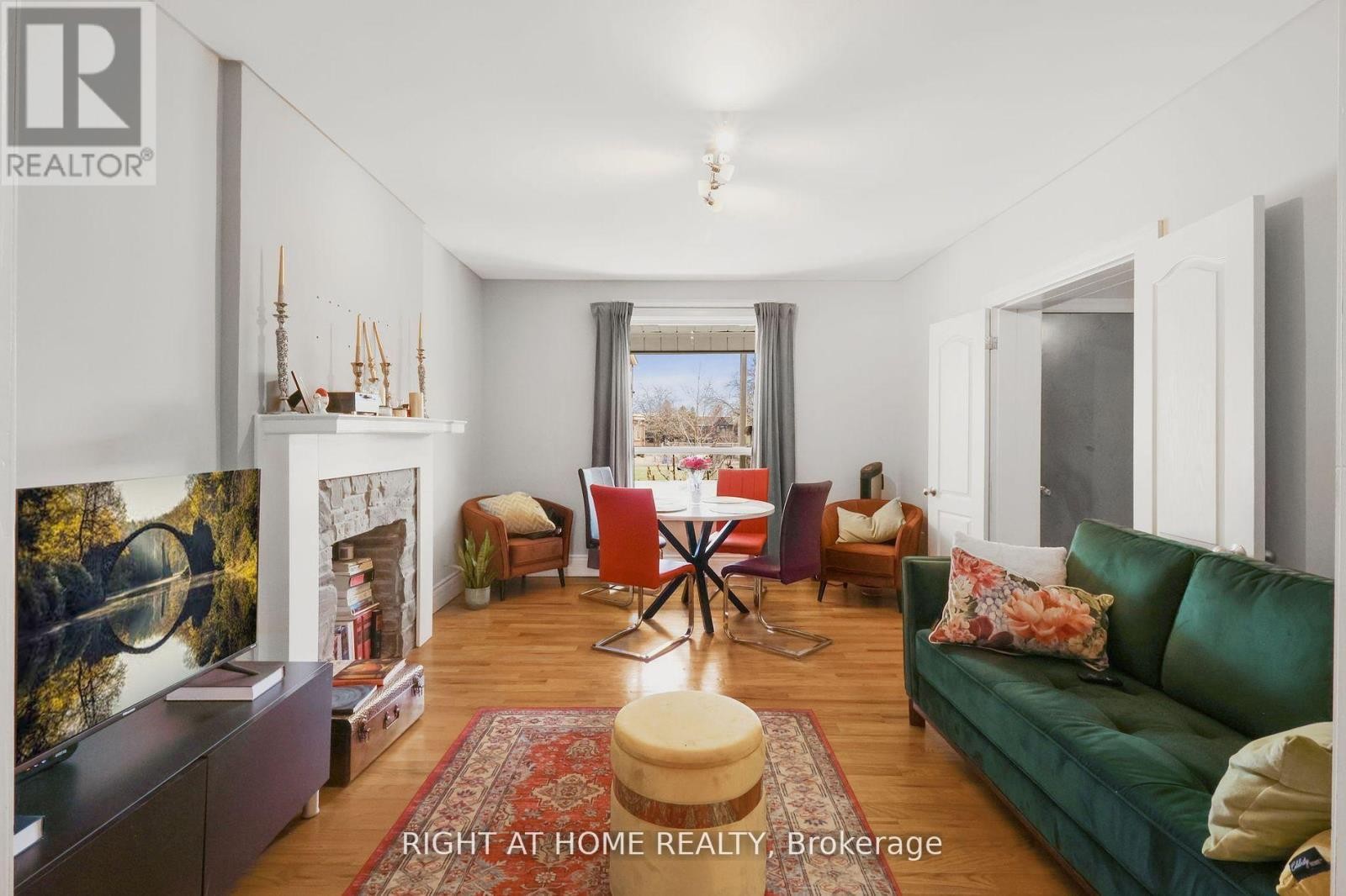 












152 WRIGHT AVENUE

,
Toronto (Roncesvalles),




Ontario
M6R1L2

