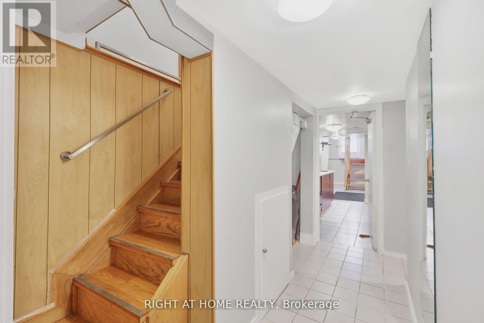 












152 WRIGHT AVENUE

,
Toronto (Roncesvalles),




Ontario
M6R1L2

