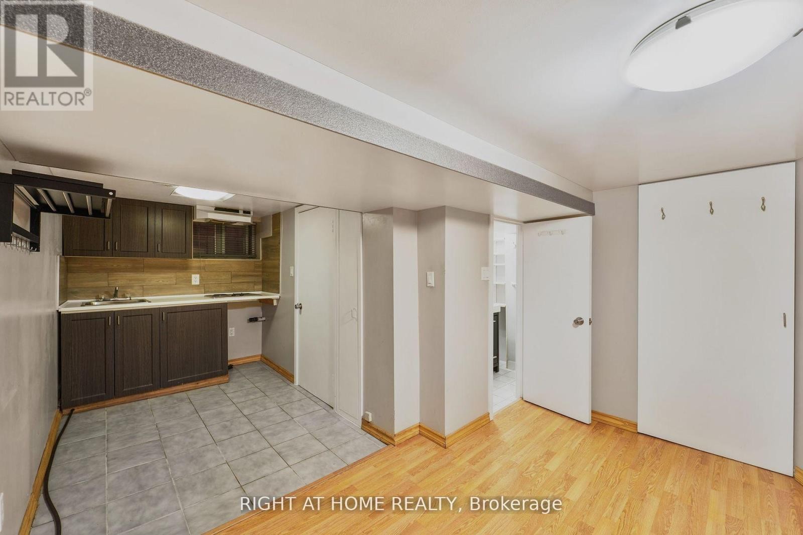 












152 WRIGHT AVENUE

,
Toronto (Roncesvalles),




Ontario
M6R1L2

