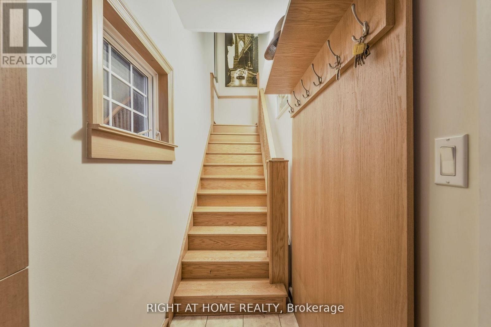 












152 WRIGHT AVENUE

,
Toronto (Roncesvalles),




Ontario
M6R1L2

