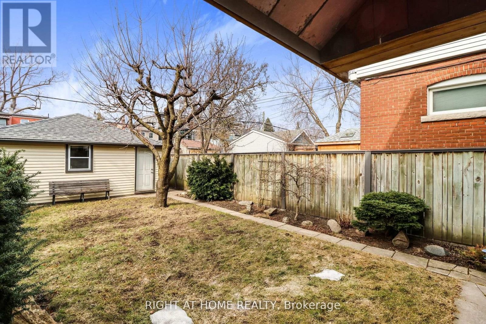 












152 WRIGHT AVENUE

,
Toronto (Roncesvalles),




Ontario
M6R1L2

