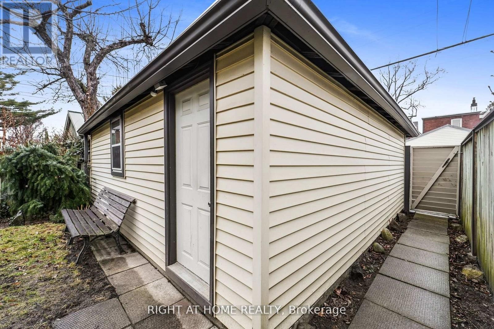 












152 WRIGHT AVENUE

,
Toronto (Roncesvalles),




Ontario
M6R1L2


