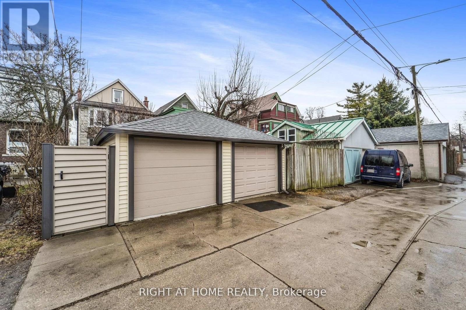 












152 WRIGHT AVENUE

,
Toronto (Roncesvalles),




Ontario
M6R1L2

