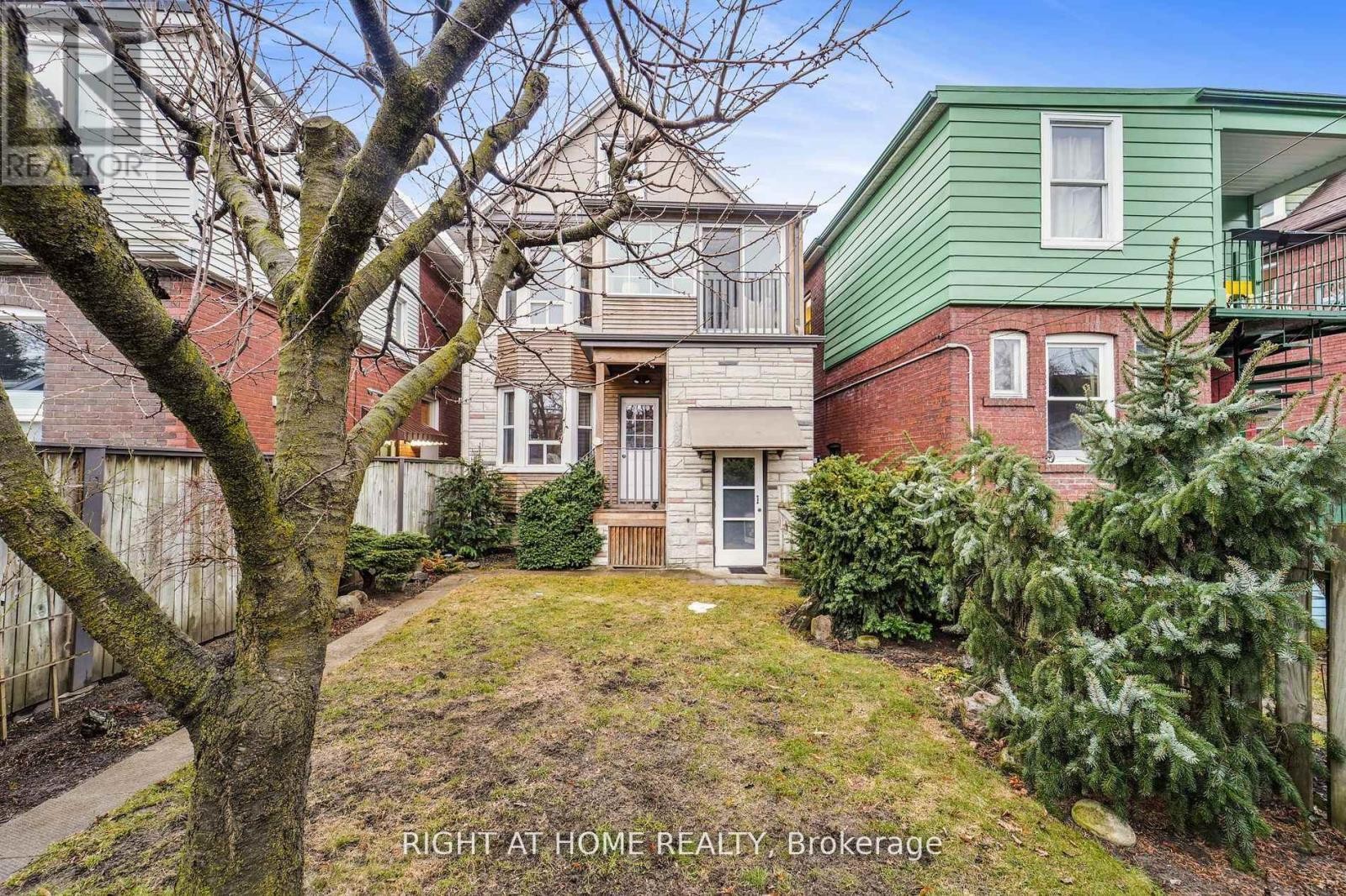 












152 WRIGHT AVENUE

,
Toronto (Roncesvalles),




Ontario
M6R1L2

