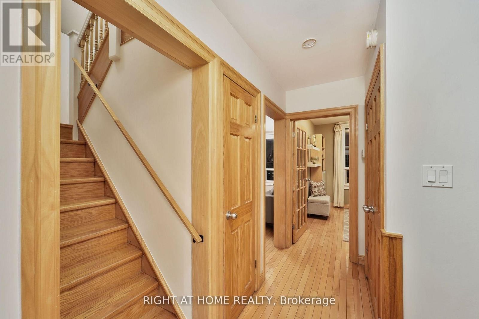 












152 WRIGHT AVENUE

,
Toronto (Roncesvalles),




Ontario
M6R1L2

