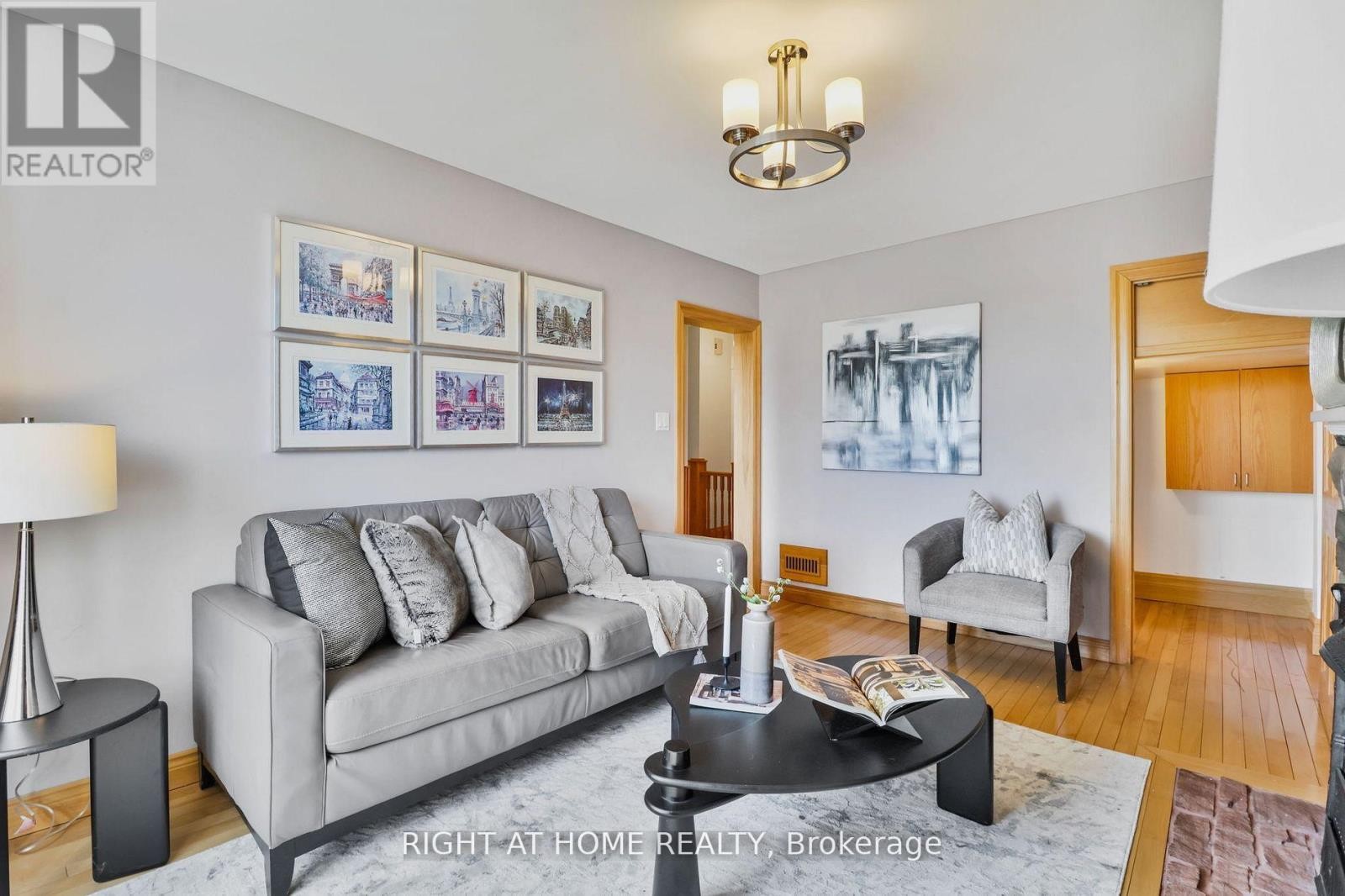 












152 WRIGHT AVENUE

,
Toronto (Roncesvalles),




Ontario
M6R1L2

