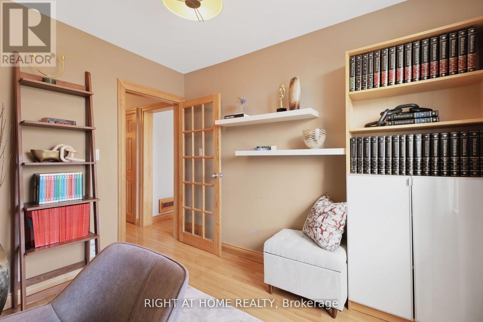 












152 WRIGHT AVENUE

,
Toronto (Roncesvalles),




Ontario
M6R1L2

