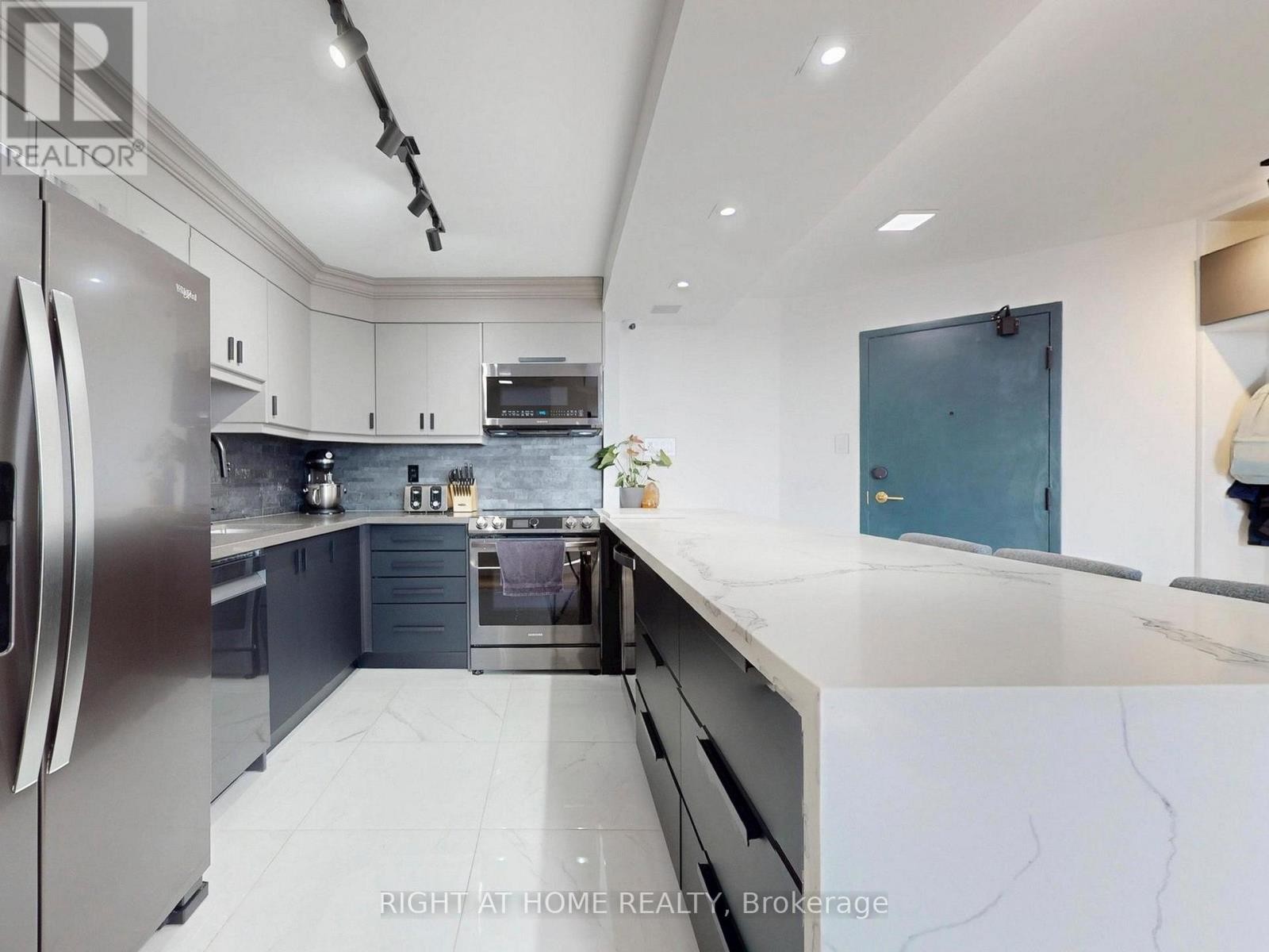 












1403 - 4205 SHIPP DRIVE

,
Mississauga (City Centre),




Ontario
L4Z2Y9


