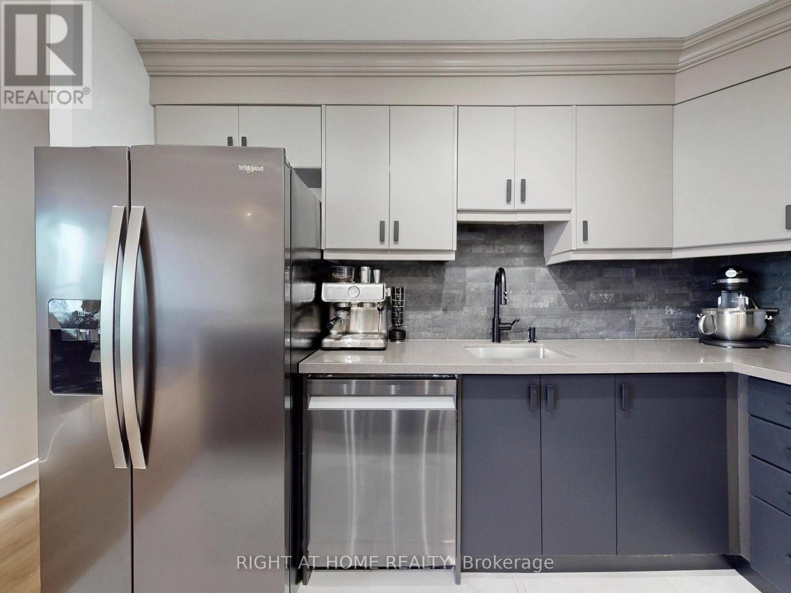 












1403 - 4205 SHIPP DRIVE

,
Mississauga (City Centre),




Ontario
L4Z2Y9

