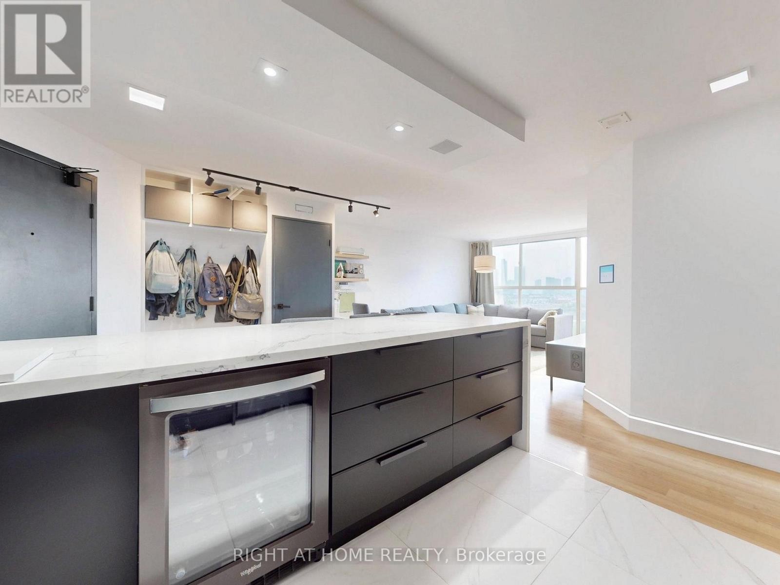












1403 - 4205 SHIPP DRIVE

,
Mississauga (City Centre),




Ontario
L4Z2Y9


