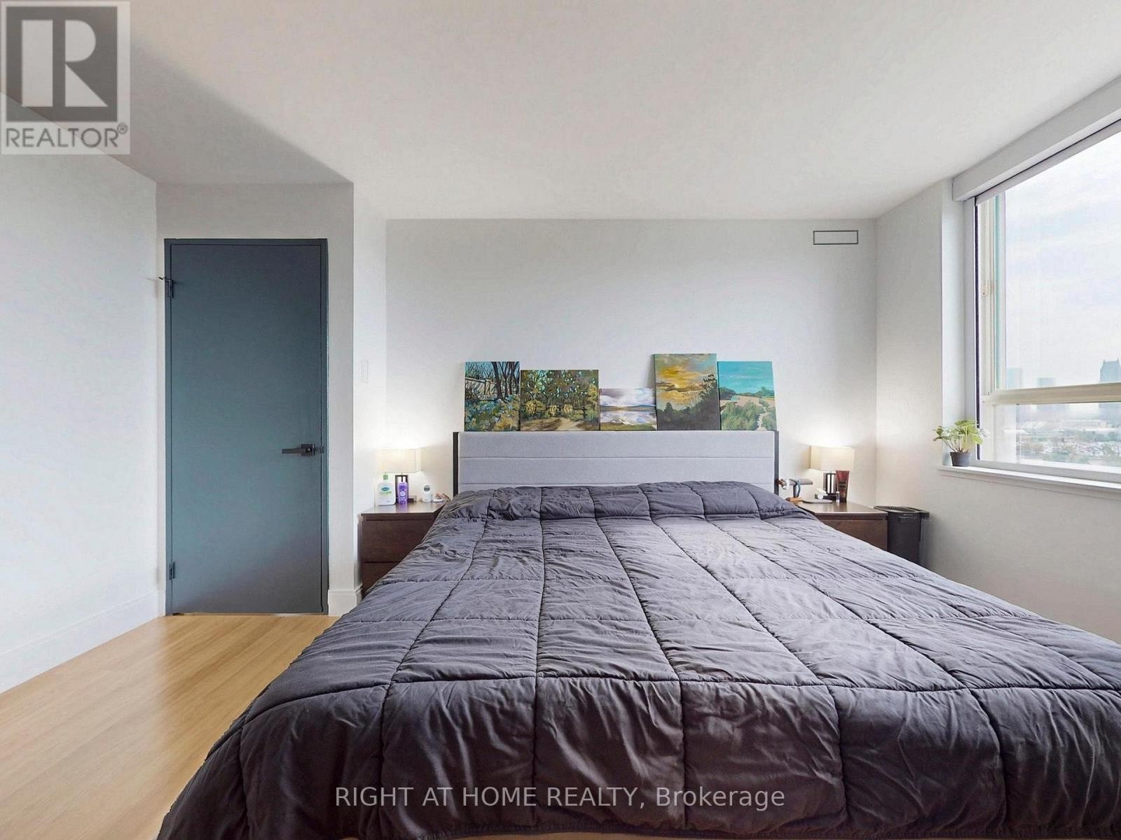 












1403 - 4205 SHIPP DRIVE

,
Mississauga (City Centre),




Ontario
L4Z2Y9


