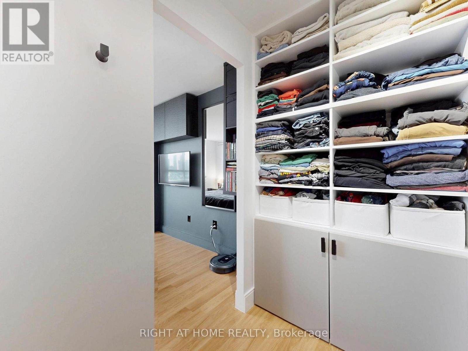 












1403 - 4205 SHIPP DRIVE

,
Mississauga (City Centre),




Ontario
L4Z2Y9

