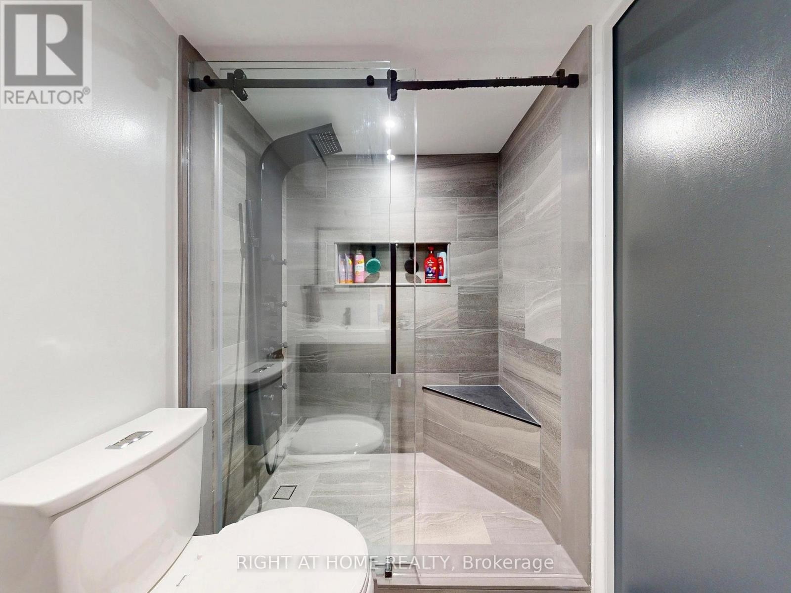 












1403 - 4205 SHIPP DRIVE

,
Mississauga (City Centre),




Ontario
L4Z2Y9

