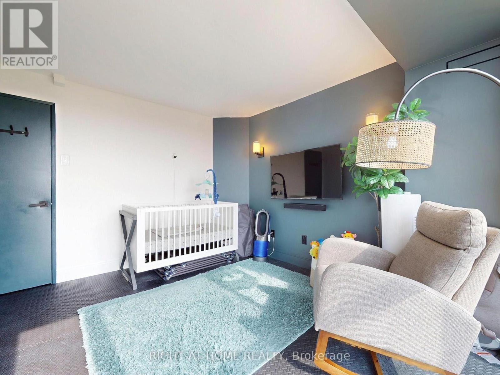 












1403 - 4205 SHIPP DRIVE

,
Mississauga (City Centre),




Ontario
L4Z2Y9

