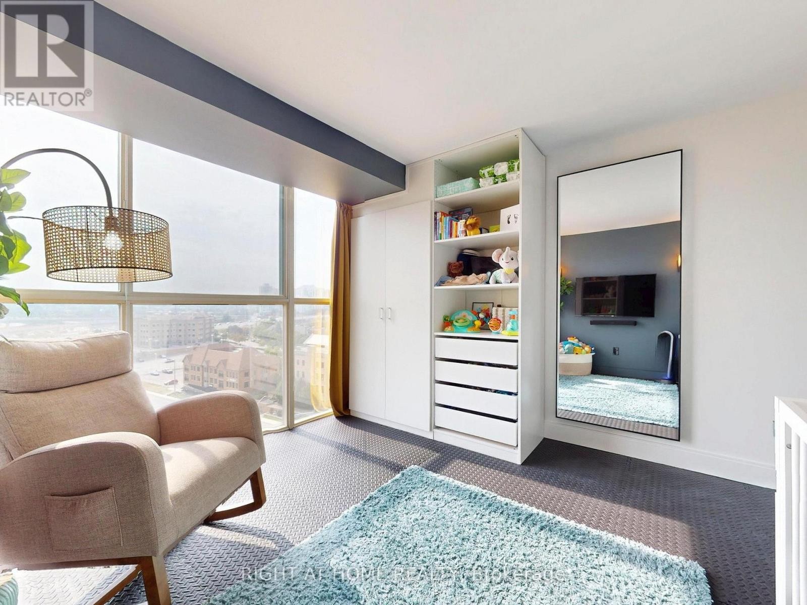 












1403 - 4205 SHIPP DRIVE

,
Mississauga (City Centre),




Ontario
L4Z2Y9

