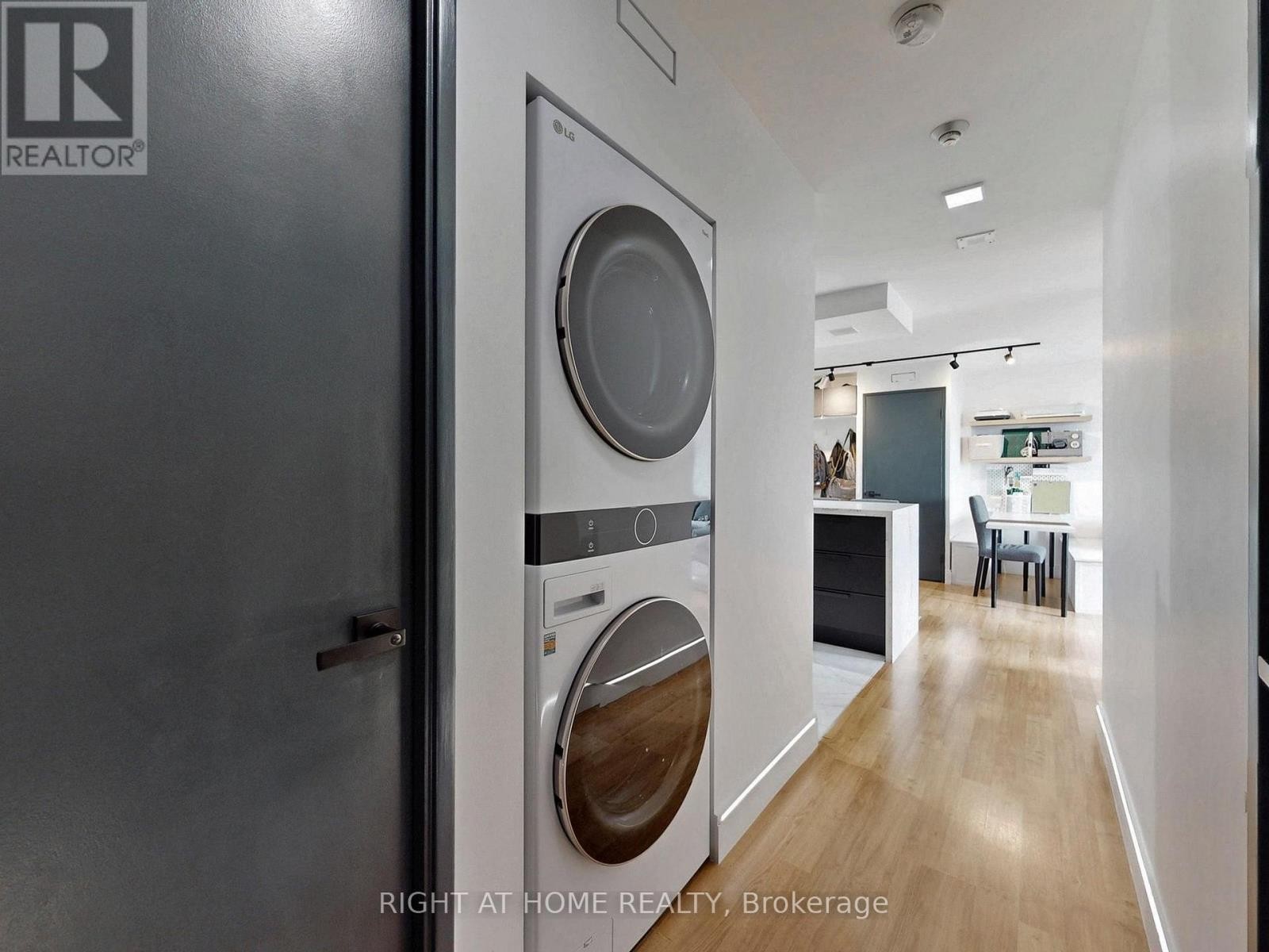 












1403 - 4205 SHIPP DRIVE

,
Mississauga (City Centre),




Ontario
L4Z2Y9

