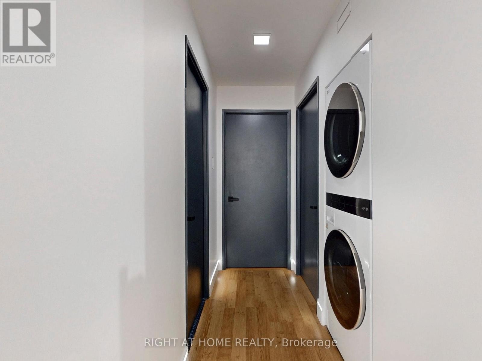 












1403 - 4205 SHIPP DRIVE

,
Mississauga (City Centre),




Ontario
L4Z2Y9

