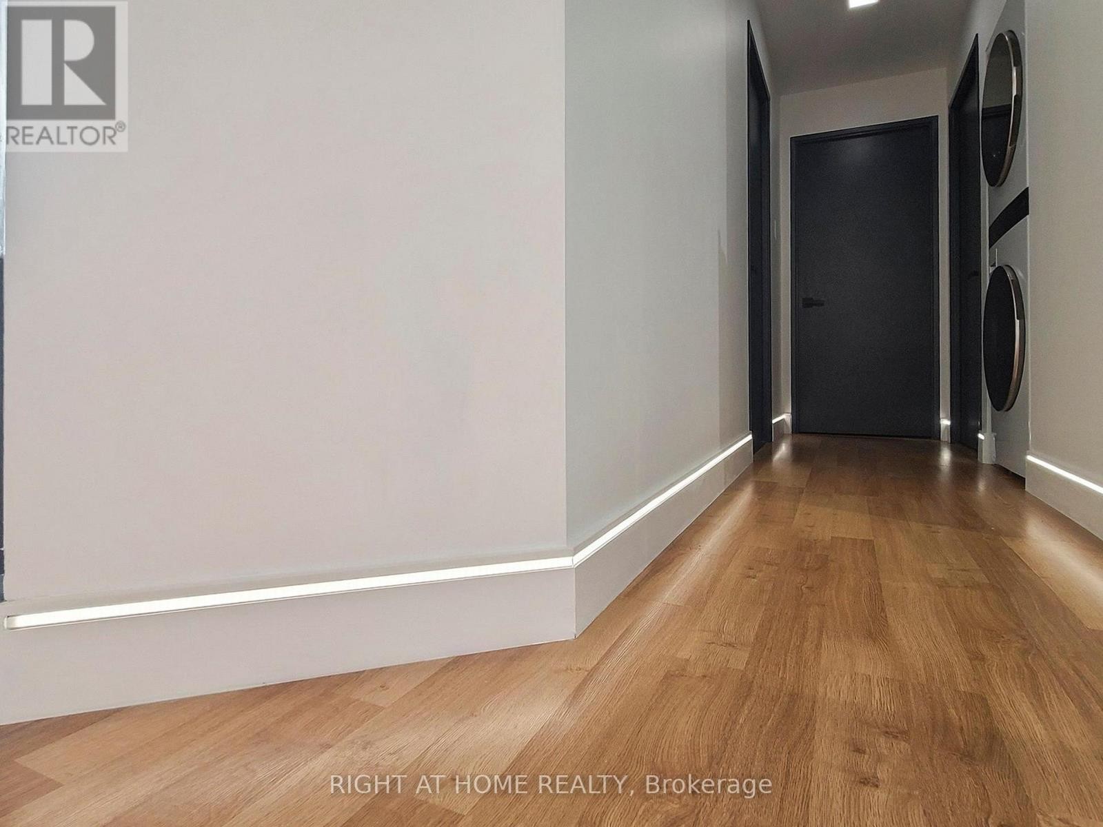 












1403 - 4205 SHIPP DRIVE

,
Mississauga (City Centre),




Ontario
L4Z2Y9

