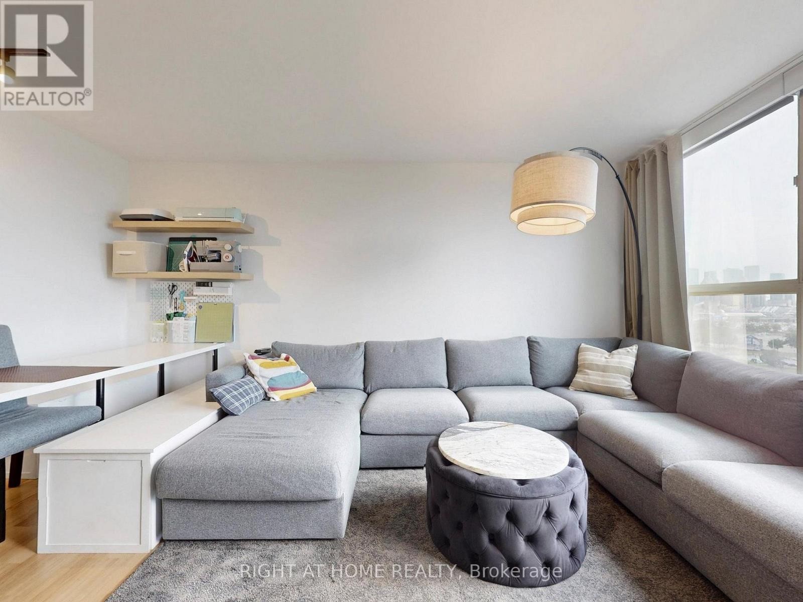 












1403 - 4205 SHIPP DRIVE

,
Mississauga (City Centre),




Ontario
L4Z2Y9

