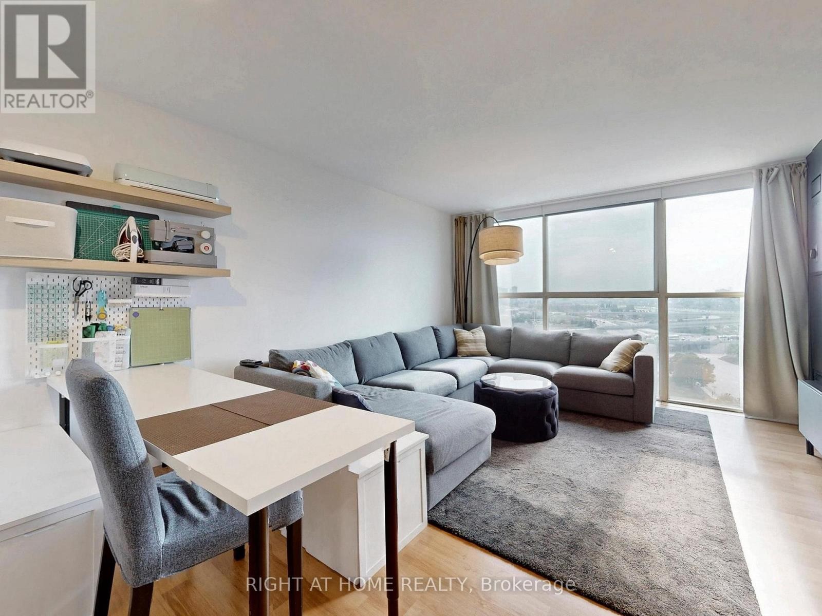 












1403 - 4205 SHIPP DRIVE

,
Mississauga (City Centre),




Ontario
L4Z2Y9

