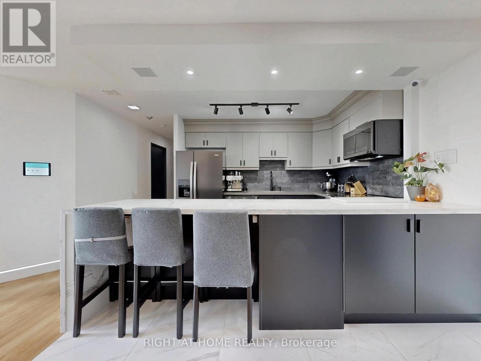 












1403 - 4205 SHIPP DRIVE

,
Mississauga (City Centre),




Ontario
L4Z2Y9

