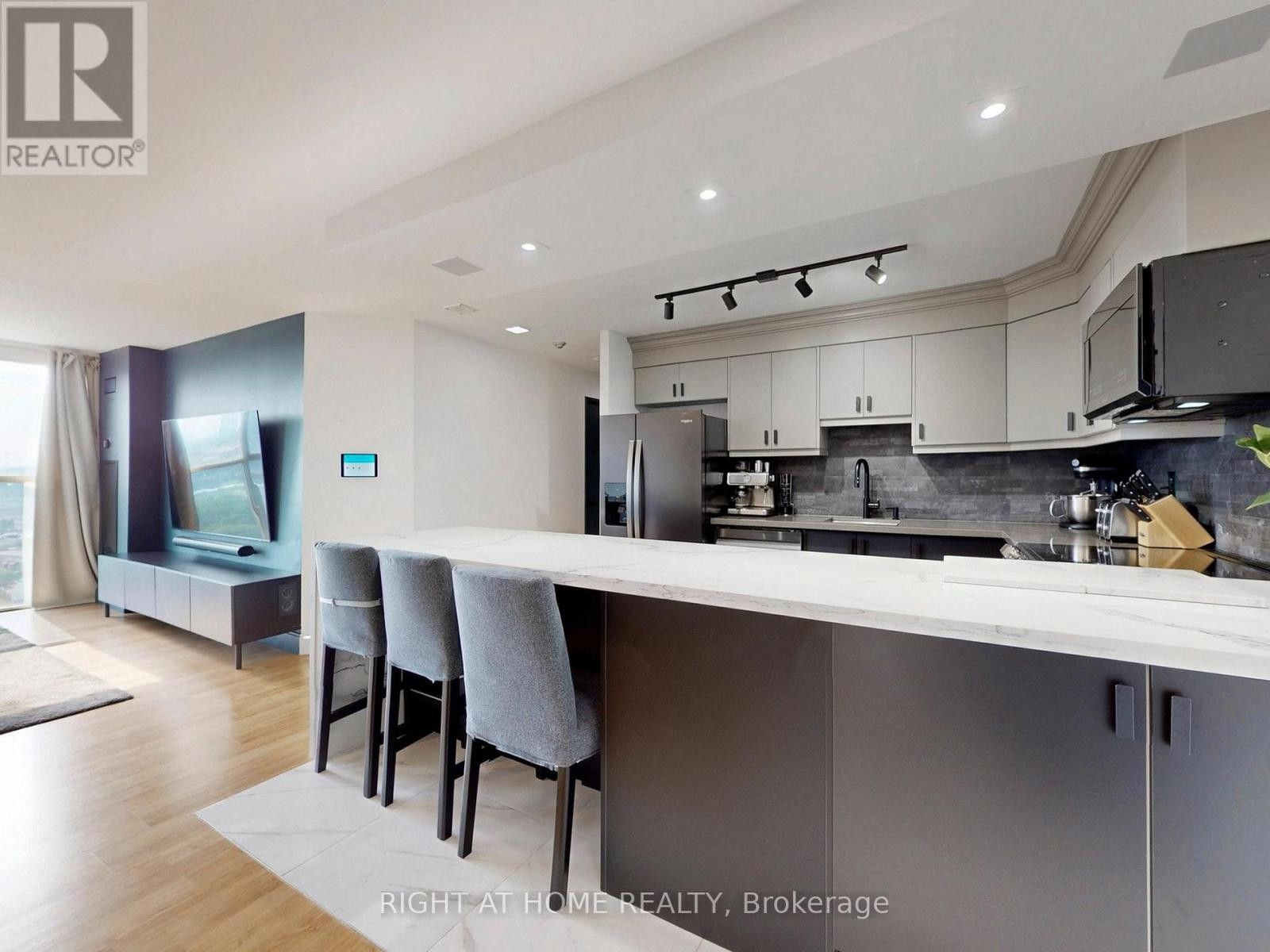 












1403 - 4205 SHIPP DRIVE

,
Mississauga (City Centre),




Ontario
L4Z2Y9

