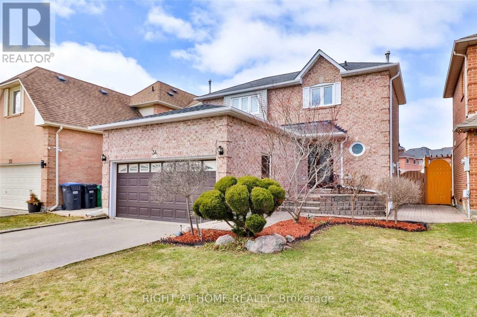 












34 DRINKWATER ROAD N

,
Brampton (Fletcher's West),




Ontario
L6Y4T5

