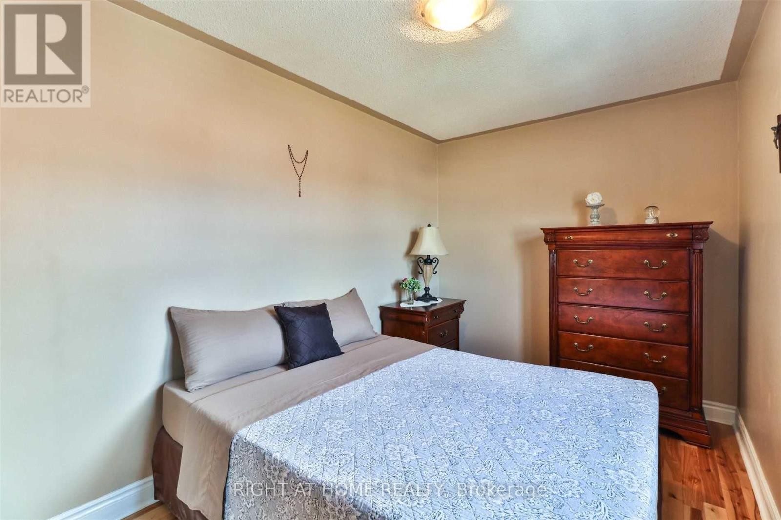 












34 DRINKWATER ROAD N

,
Brampton (Fletcher's West),




Ontario
L6Y4T5

