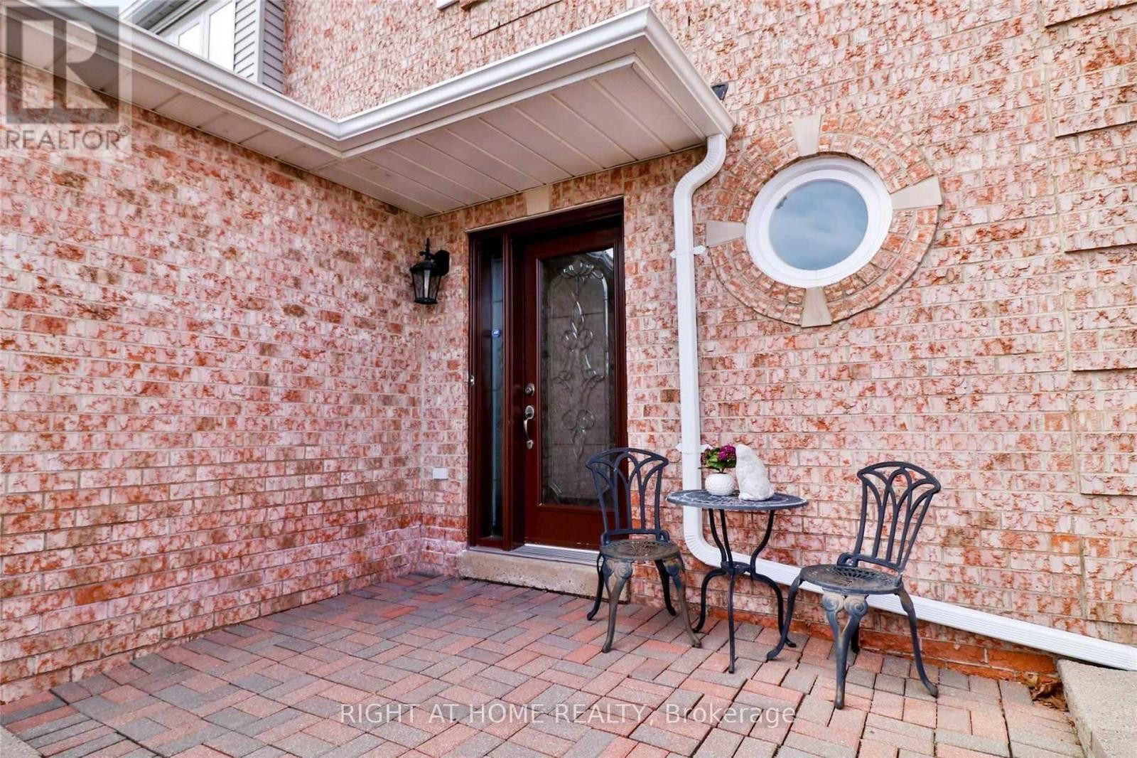 












34 DRINKWATER ROAD N

,
Brampton (Fletcher's West),




Ontario
L6Y4T5

