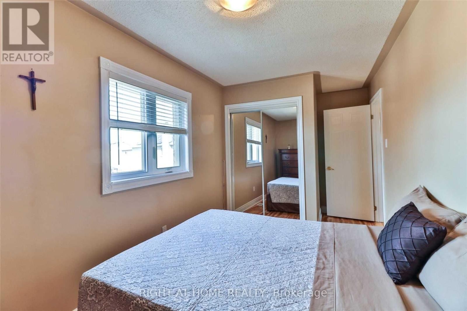 












34 DRINKWATER ROAD N

,
Brampton (Fletcher's West),




Ontario
L6Y4T5

