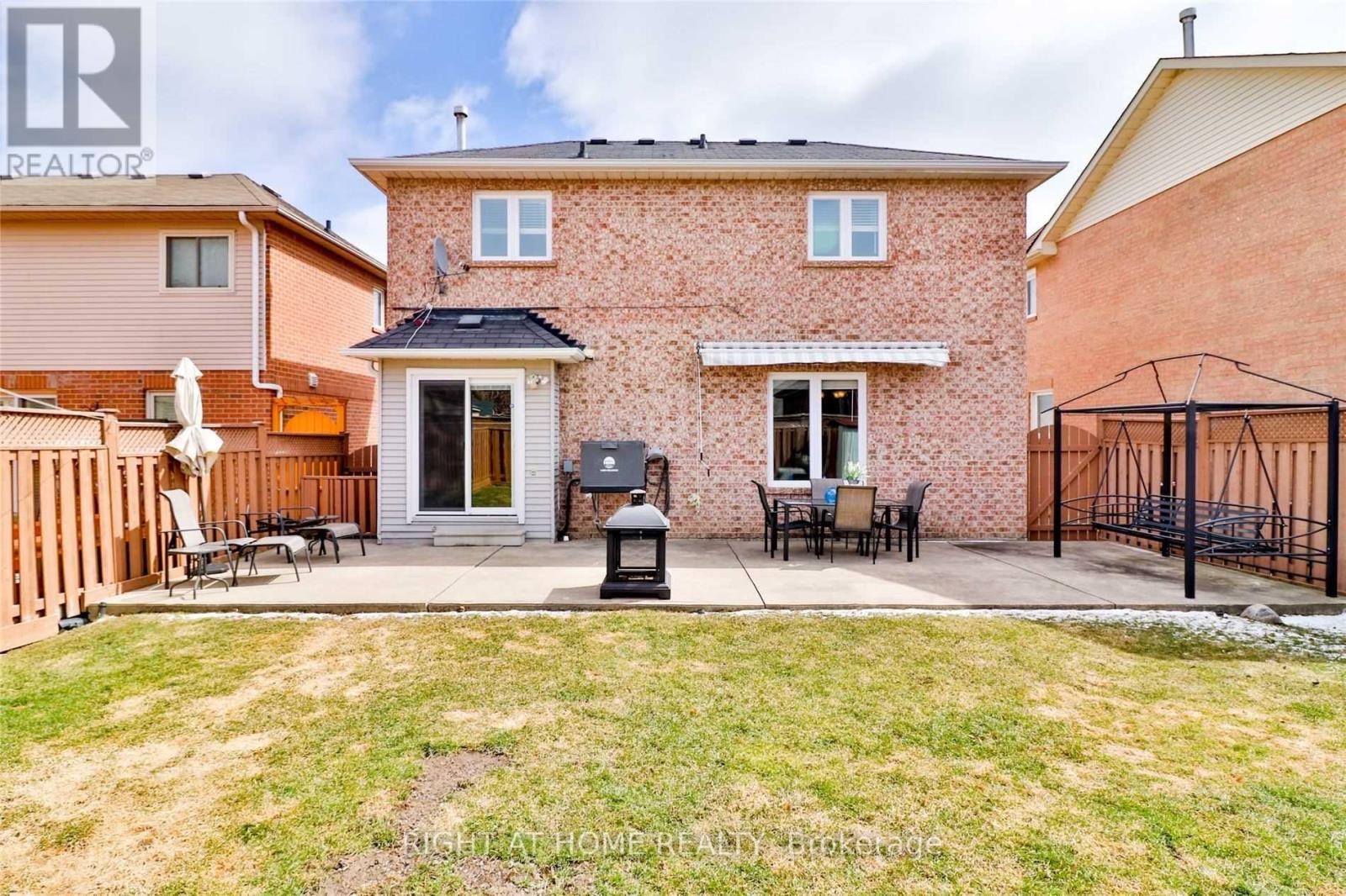 












34 DRINKWATER ROAD N

,
Brampton (Fletcher's West),




Ontario
L6Y4T5

