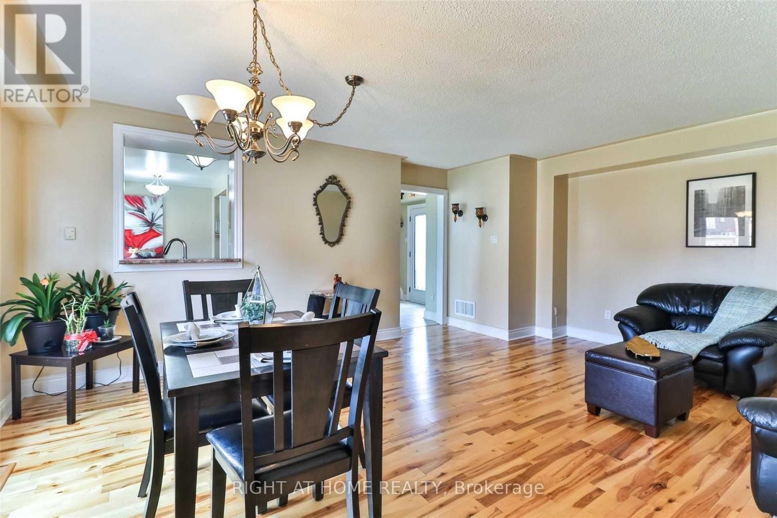 












34 DRINKWATER ROAD N

,
Brampton (Fletcher's West),




Ontario
L6Y4T5

