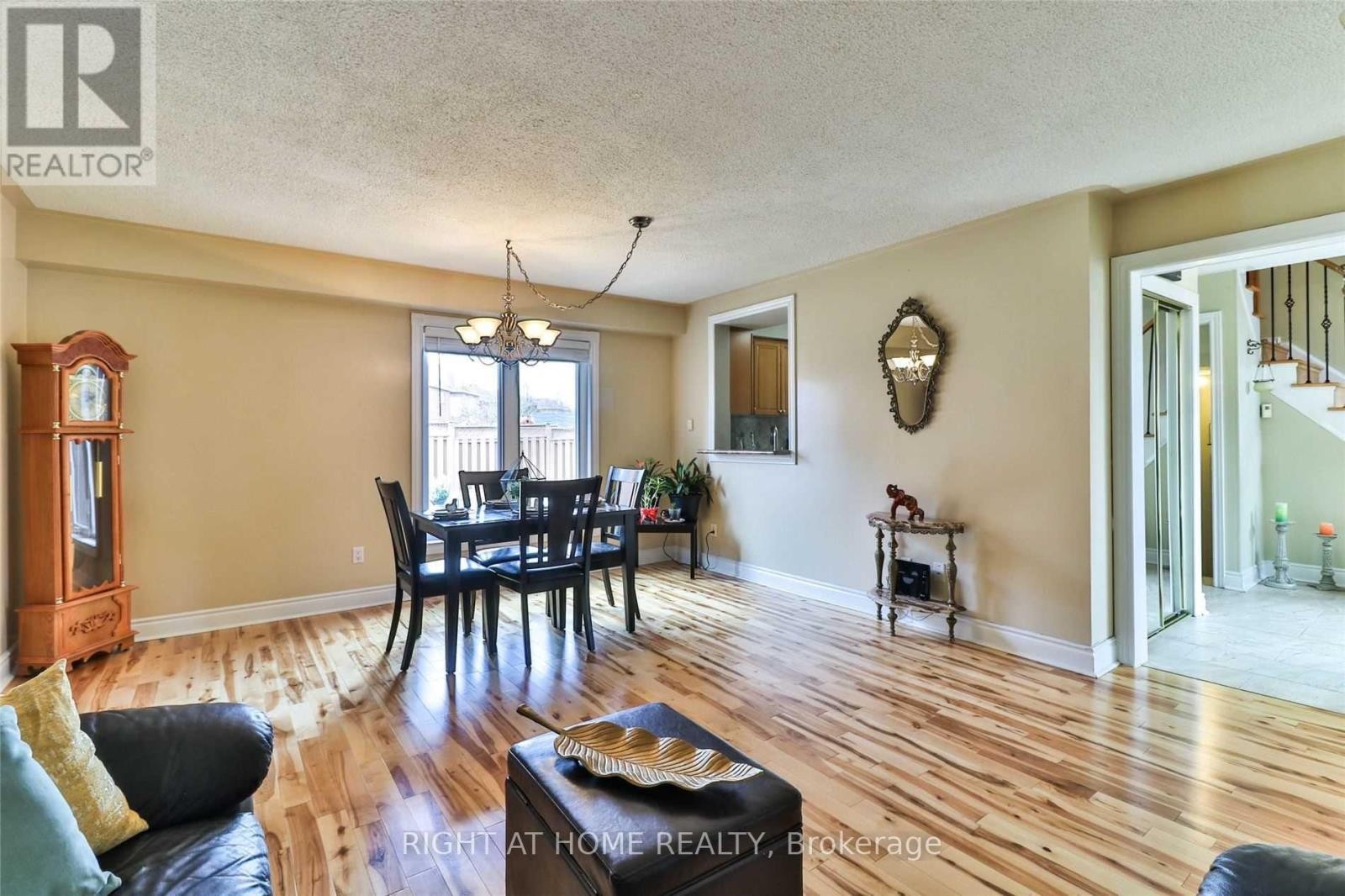 












34 DRINKWATER ROAD N

,
Brampton (Fletcher's West),




Ontario
L6Y4T5

