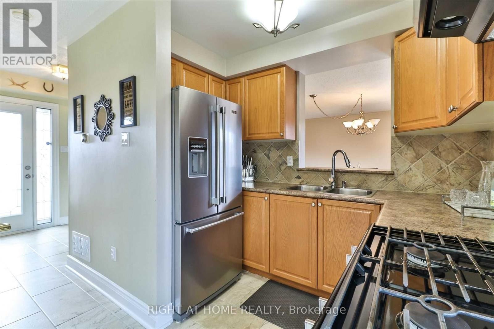 












34 DRINKWATER ROAD N

,
Brampton (Fletcher's West),




Ontario
L6Y4T5

