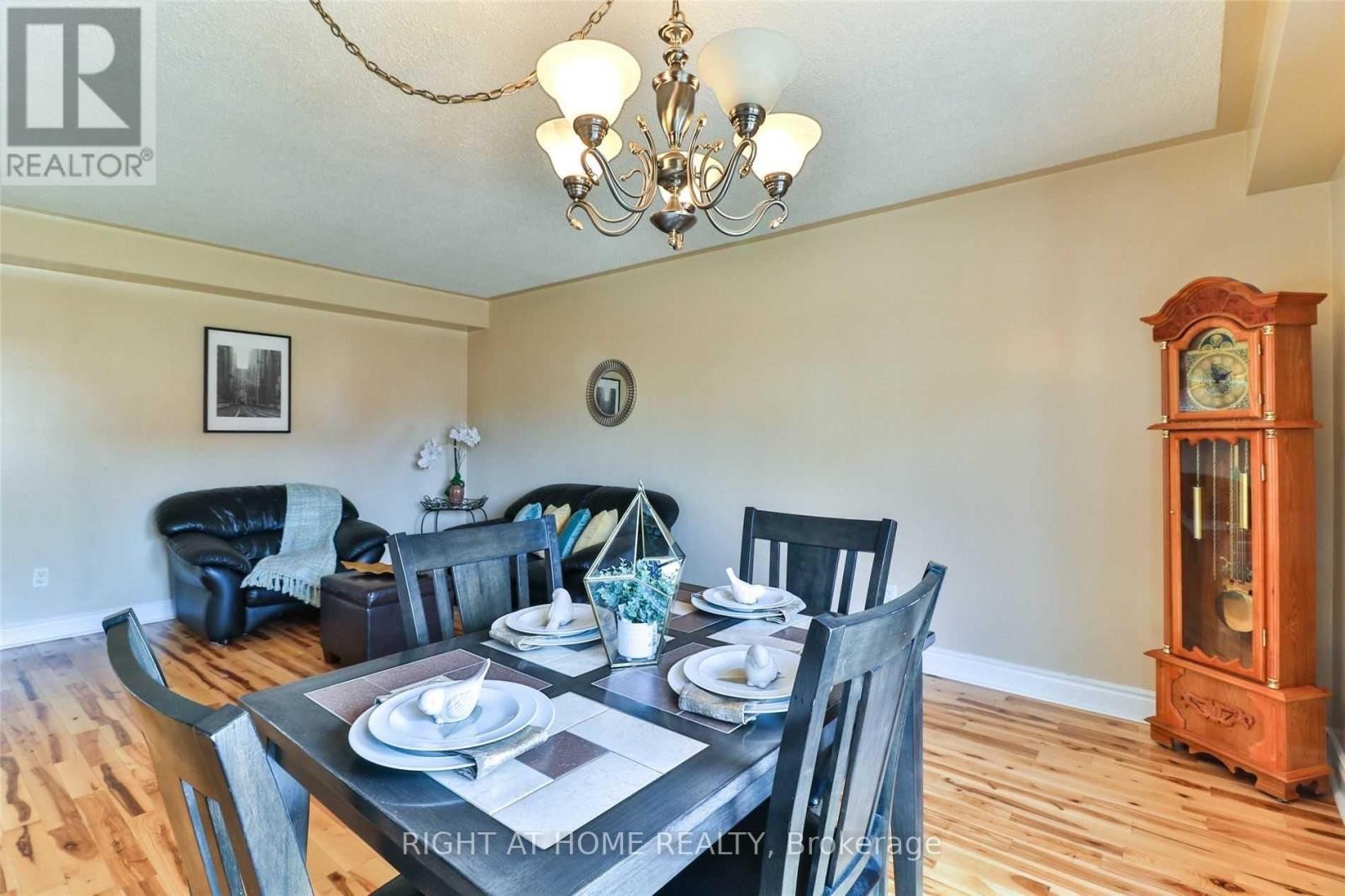 












34 DRINKWATER ROAD N

,
Brampton (Fletcher's West),




Ontario
L6Y4T5

