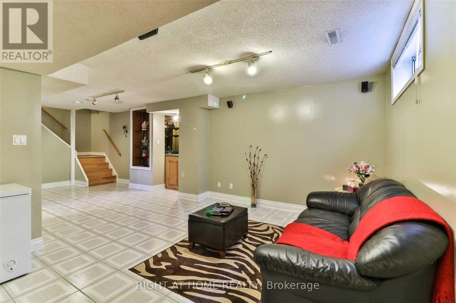 












34 DRINKWATER ROAD N

,
Brampton (Fletcher's West),




Ontario
L6Y4T5

