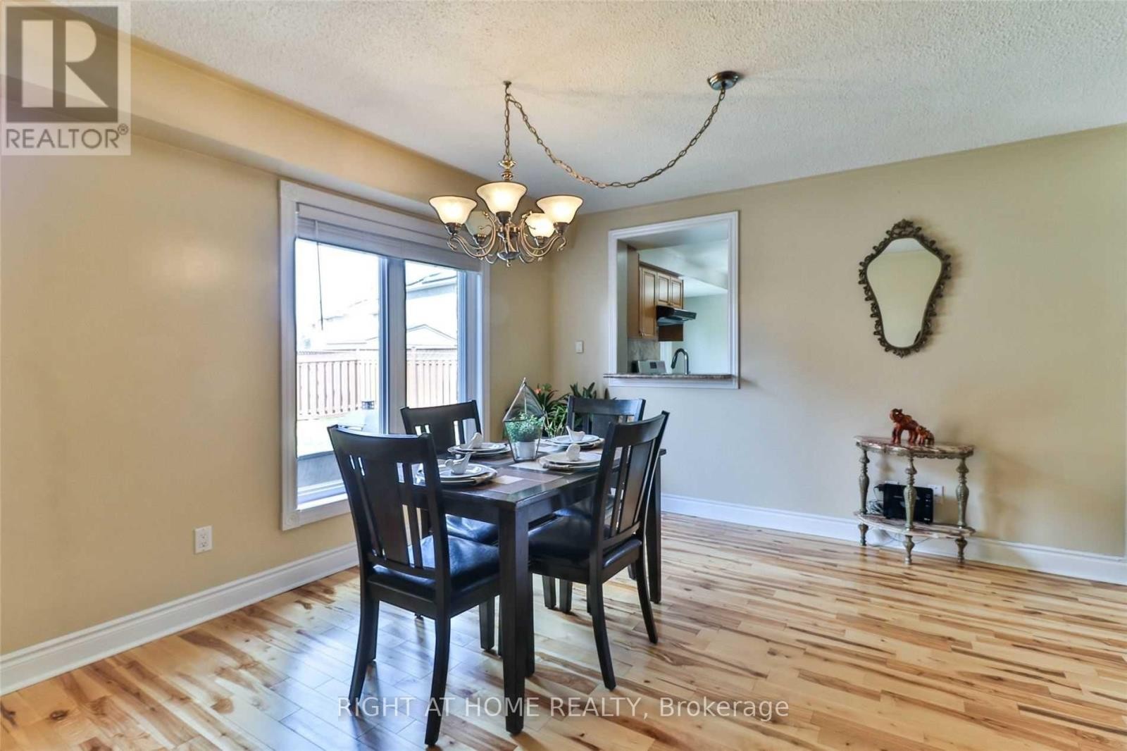 












34 DRINKWATER ROAD N

,
Brampton (Fletcher's West),




Ontario
L6Y4T5

