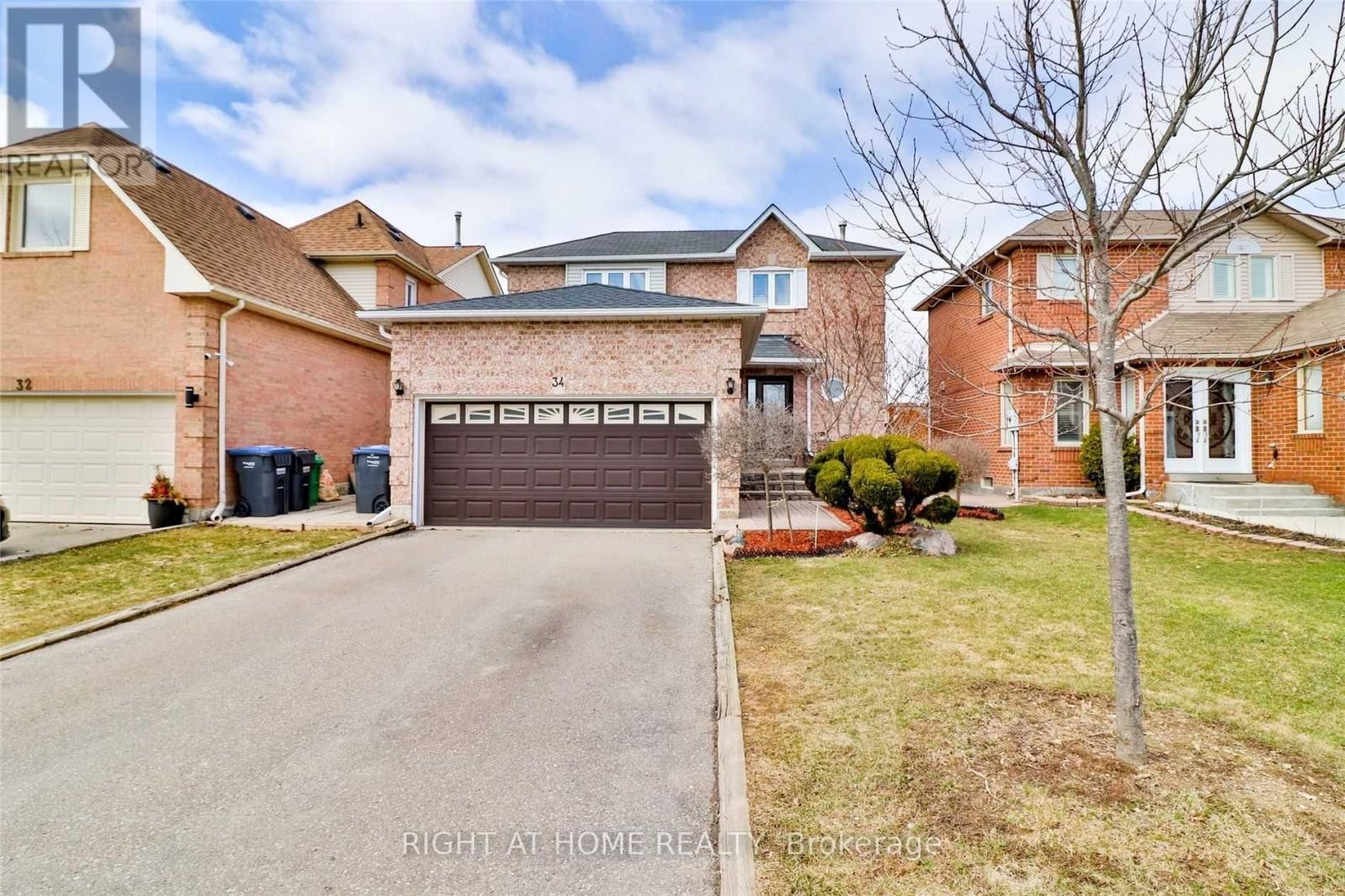 












34 DRINKWATER ROAD N

,
Brampton (Fletcher's West),




Ontario
L6Y4T5

